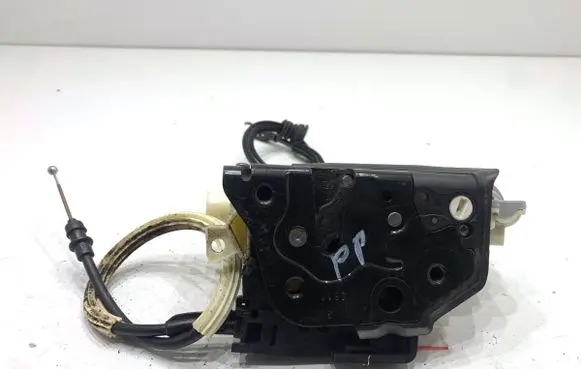 Volkswagen PASSAT B7 Front door lock 3C1837016A