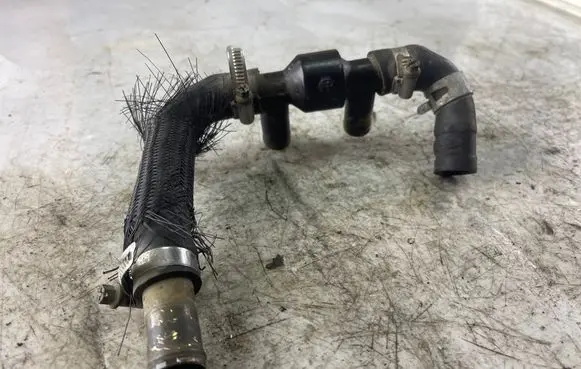 Toyota Land Cruiser (HDJ90) Engine coolant pipe/hose