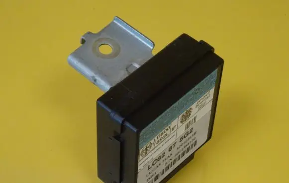 Mazda 323 Immobilizer control unit/module LC62675G2