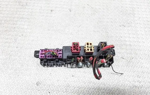 Volkswagen PASSAT B5.5 Fuse module 8L0941822A