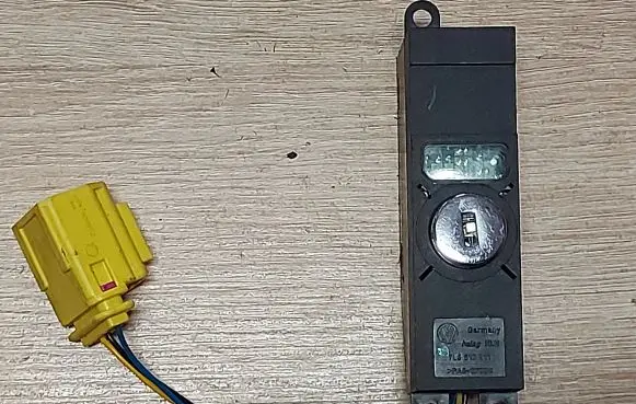 Volkswagen Touareg I Passenger airbag on/off switch 7L6919211
