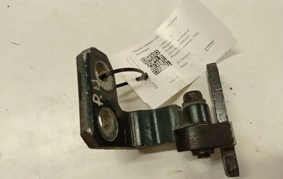 Volkswagen Phaeton Front door upper hinge