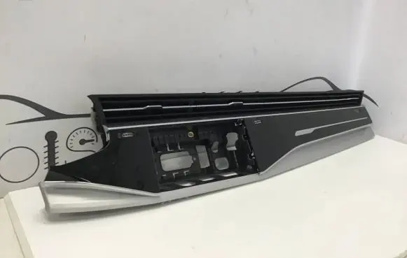 Audi Q7 4M Dash center air vent grill 4M8853782