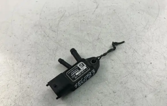 Volvo V70 Mass air flow meter 31293659