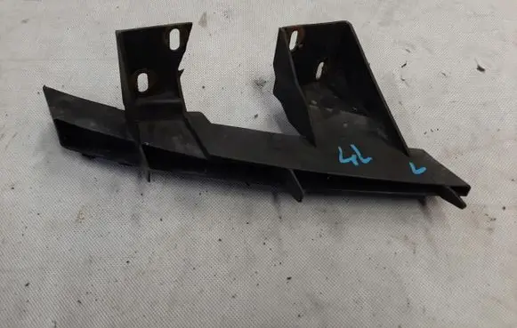 Audi Q7 4L Front bumper mounting bracket 4L0807333