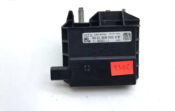 Mercedes-Benz C W205 Battery relay fuse A0009061505 1110055 1512160407