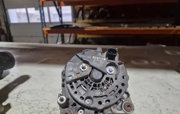 Volkswagen Polo IV 9N3 Generator/alternator 045903023A