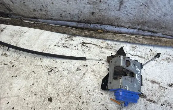 Audi A4 S4 B5 8D Rear door lock 8D0839015A