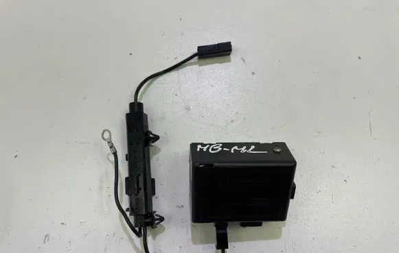 Mercedes-Benz ML W163 Aerial antenna amplifier 1638200289 17551