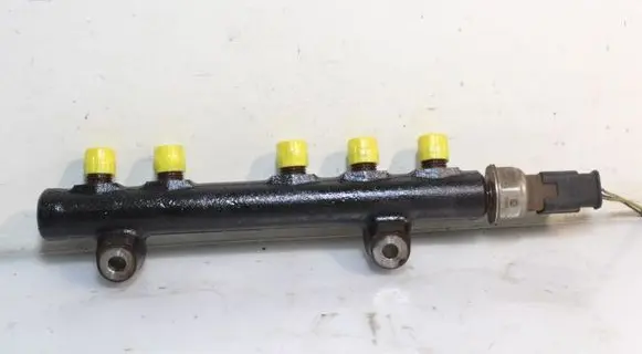 Ford Focus Fuel main line pipe
