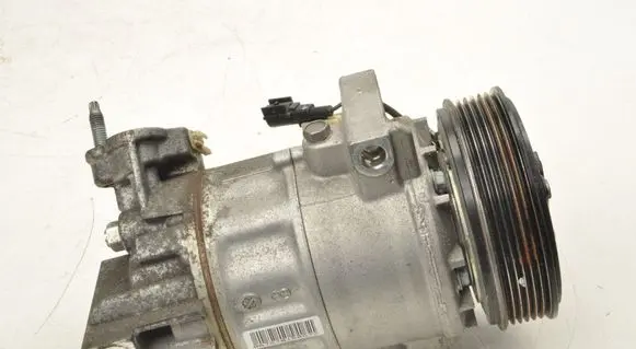 Volvo XC40 Air conditioning (A/C) compressor (pump) 32260849