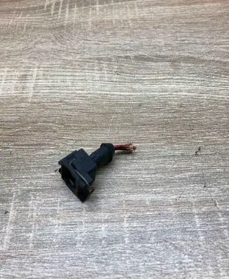 Volvo V70 Plug wire 979040