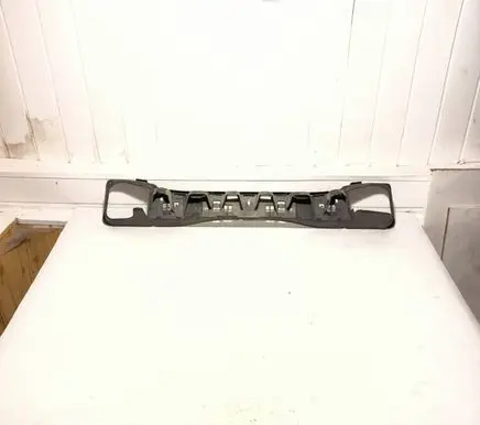 Rear bumper mounting bracket