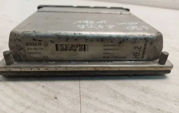 Volvo V70 Engine control unit/module 0281001776 28SA4018