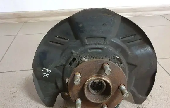 Subaru Outback Front wheel hub