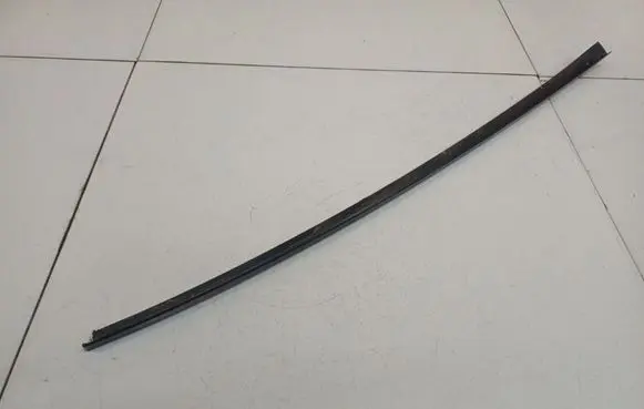 Porsche Cayenne (9PA) Front door glass trim molding 