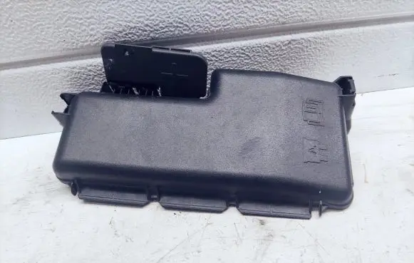Volvo V70 Fuse box cover 30728133