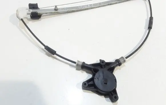 Mazda 6 Rear window lifting mechanism without motor