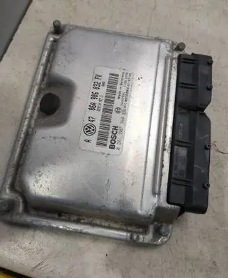 Volkswagen Bora Engine control unit/module 06A906032FK 26SA7991 0261207360