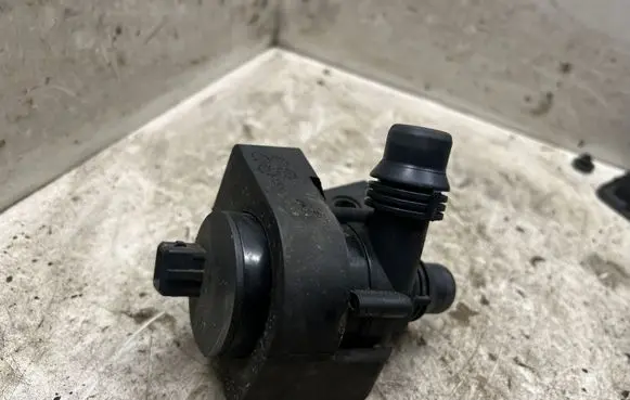BMW X5 E53 Coolant heater control valve 30953100
