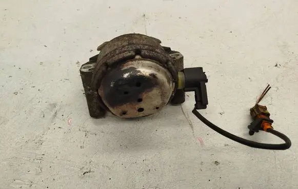 Audi A6 C7 Engine mount bracket 8R0199381