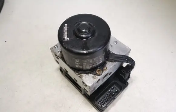 Volkswagen Golf IV ABS Pump 1J0907379P 1J0614117D