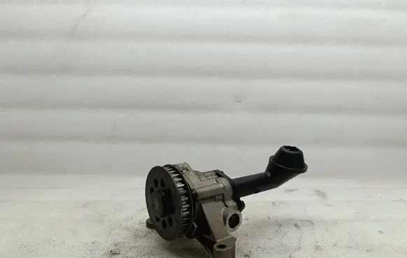 Volkswagen PASSAT B6 Oil pump 03L115105B