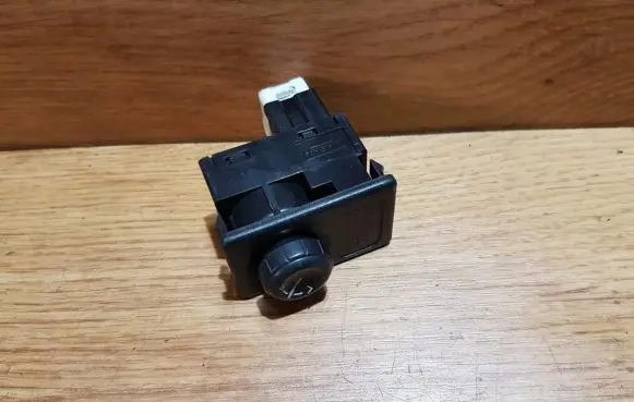 Nissan Almera Tino Wing mirror switch