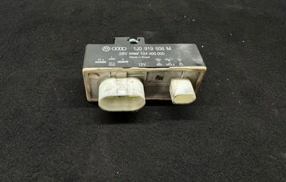 Volkswagen Polo Coolant fan relay 1J0919506M