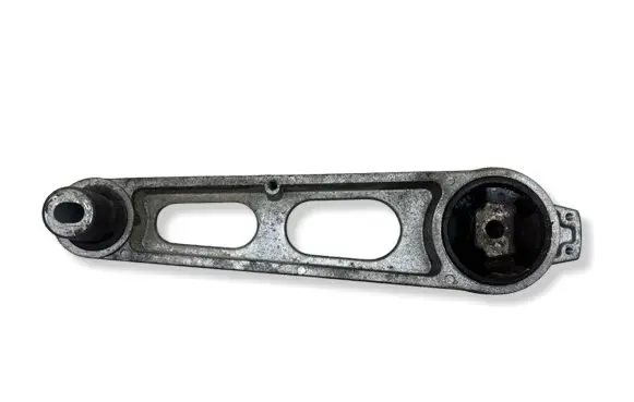 Chrysler PT Cruiser Engine mount bracket 
