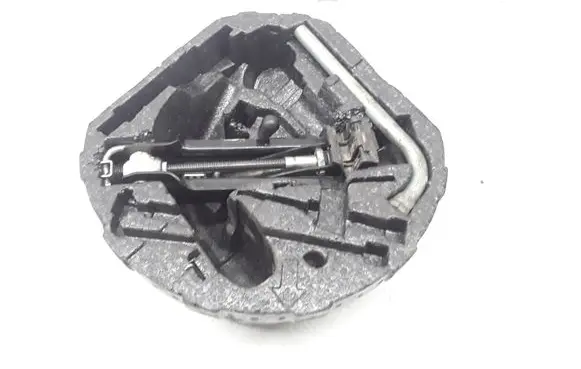 Volkswagen Jetta V Tool set 1J0012115C