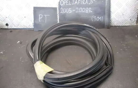 Opel Zafira B Rubber seal loading door 