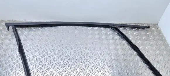 BMW X1 U11 Rubber seal front door window/glass 51339451540 9451540