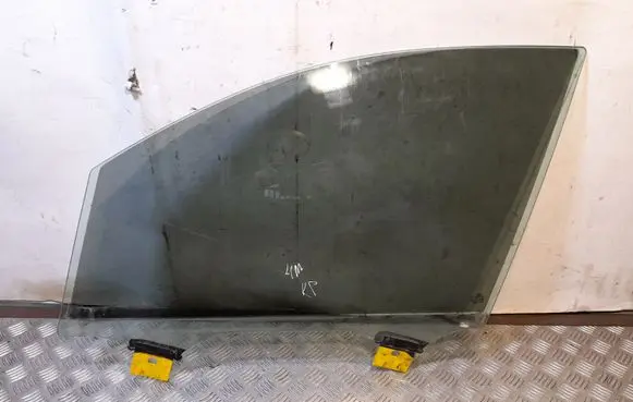 Audi Q7 4M Front door window glass four-door 4M0845021