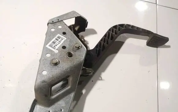Opel Zafira A Clutch pedal 