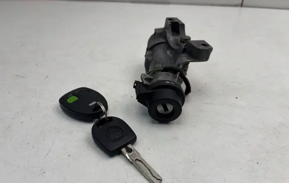 Volkswagen Polo Ignition lock 4B0905851Q