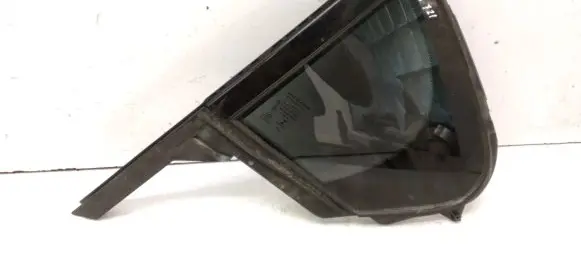 Jaguar XE Rear vent window glass 43R011582 DOT682 AS2
