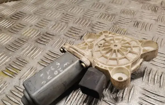 Mercedes-Benz C W203 Front door window regulator motor 2118201842