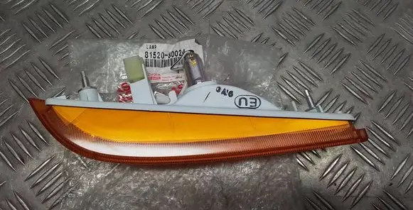 Toyota Hilux (N140, N150, N160, N170) Front indicator light 8151080024