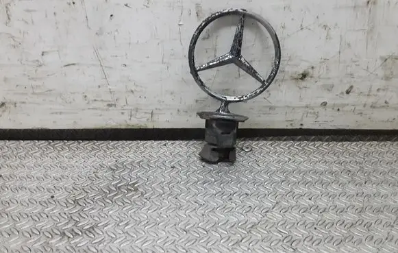 Mercedes-Benz C W203 Manufacturer badge logo/emblem 