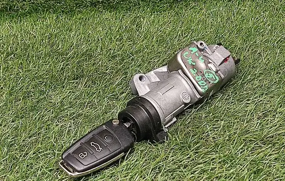 Audi A4 S4 B6 8E 8H Ignition lock 4B0905851N