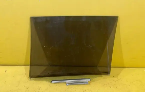 Toyota RAV 4 (XA30) Front triangle window/glass RZ1R11P6