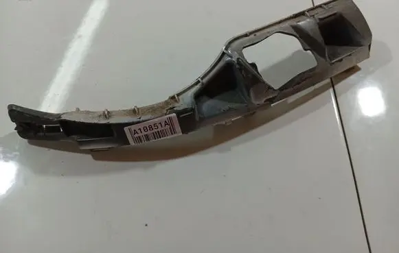 Front bumper mounting bracket