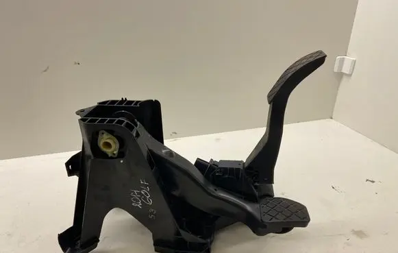 Volkswagen Golf VII Pedal assembly 5Q1721117