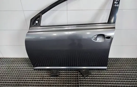 Toyota Avensis T250 Front door 1g3