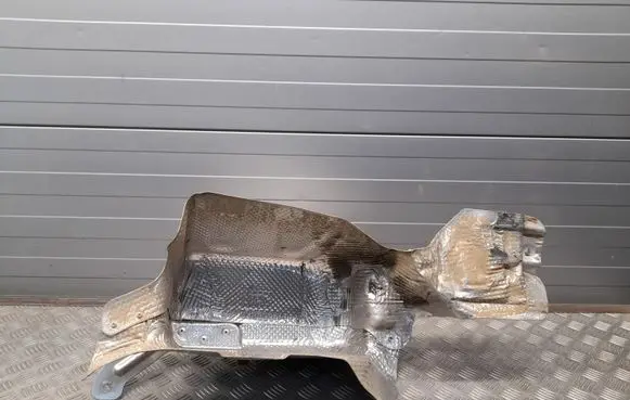 Chrysler Pacifica Exhaust heat shield PLM33600202
