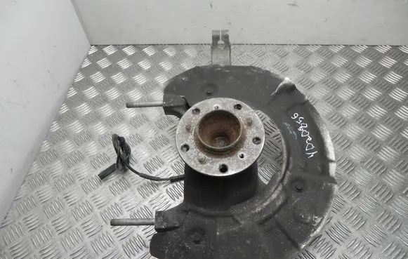 BMW 5 F10 F11 Front wheel hub 34112284432 VD20856