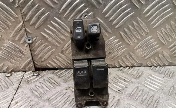 Toyota Yaris Electric window control switch 0115m56