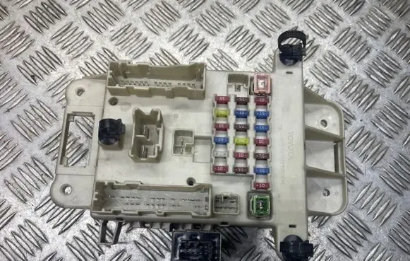 Toyota RAV 4 (XA20) Fuse module PWR30A
