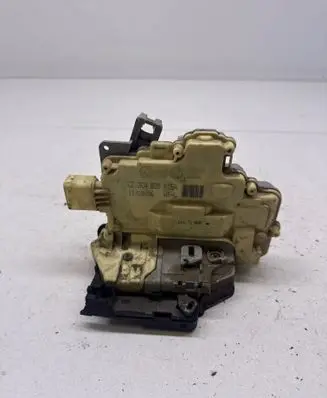 Volkswagen PASSAT B6 Rear door lock 3C4839015A